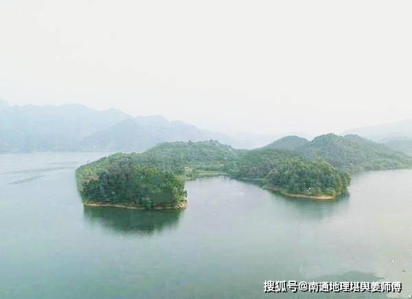 一个看风水的民间师傅说，“王侯将相”之风水宝地哪里可得乎？ 2023-04-26 看风水之间隙，一位做生意的老板，对风水文化特别好奇，同时也很喜欢这方面的风水介绍、历史风水故事、甚至名人或者富贵之人老宅、祖坟、奇人异事啊……这位老板提到，所谓的那些出“显赫官爵”或者“富甲一方”的风水，是不是有什么特别之处？那肯定是顺理成章的事情。就如同古人经常所提的“王侯将相”之风水宝地，大同小