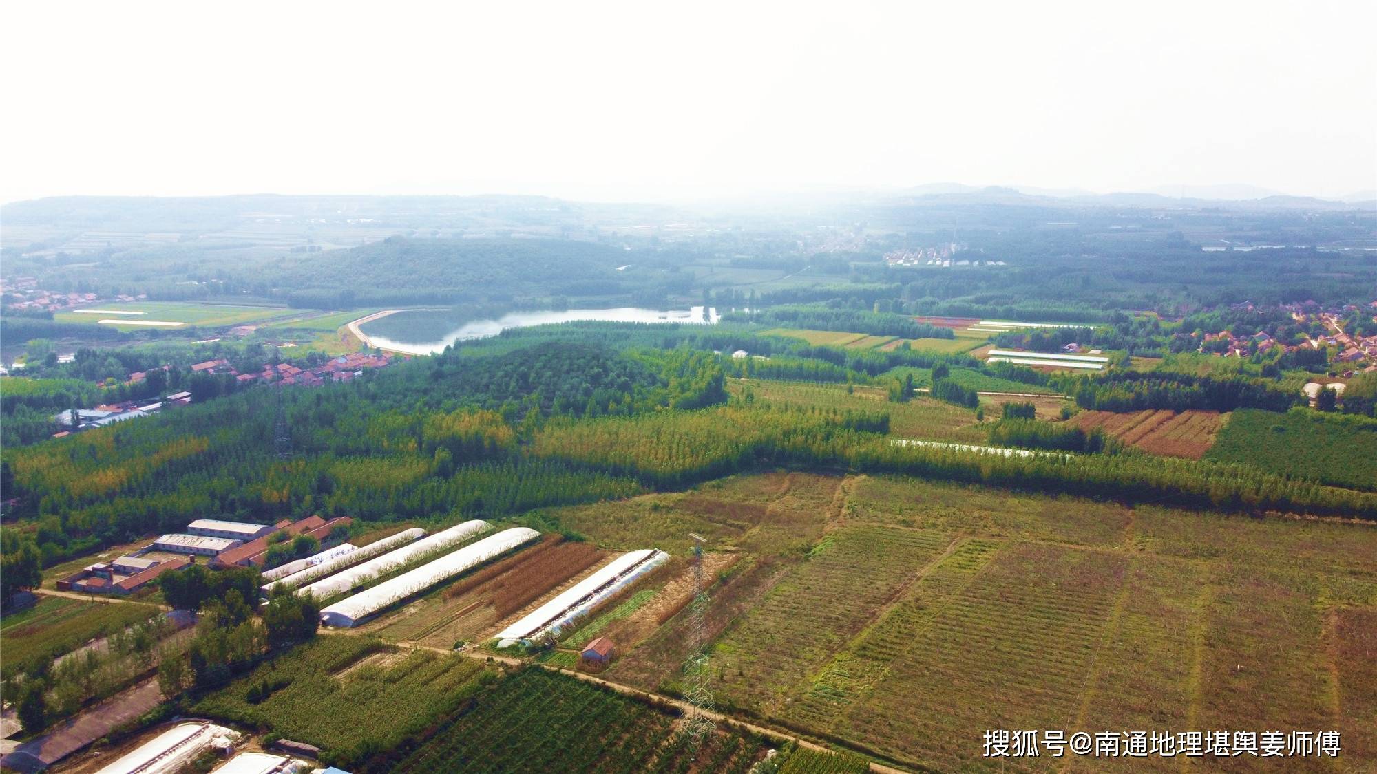 一个看风水的民间师傅说，“王侯将相”之风水宝地哪里可得乎？ 2023-04-26 看风水之间隙，一位做生意的老板，对风水文化特别好奇，同时也很喜欢这方面的风水介绍、历史风水故事、甚至名人或者富贵之人老宅、祖坟、奇人异事啊……这位老板提到，所谓的那些出“显赫官爵”或者“富甲一方”的风水，是不是有什么特别之处？那肯定是顺理成章的事情。就如同古人经常所提的“王侯将相”之风水宝地，大同小