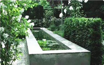 什么是宅院别墅豪宅的「水破天心」 2019-12-31 什么是"水破天心"呢？其实是风水上的专门术语。就是指在自家宅院、别墅或者豪宅院内靠近中心位置建养鱼塘、···