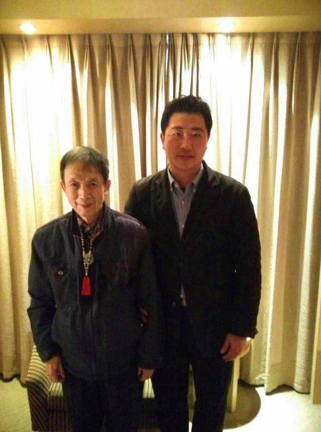 中国北派“易学宗师”廖墨香教授与易学晚辈姜军先生合影
